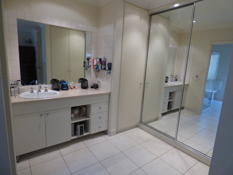 13 Little Road, Griffith NSW 2680