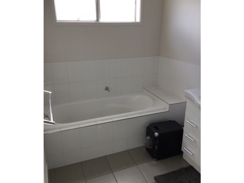 6 Little Road, Griffith NSW 2680