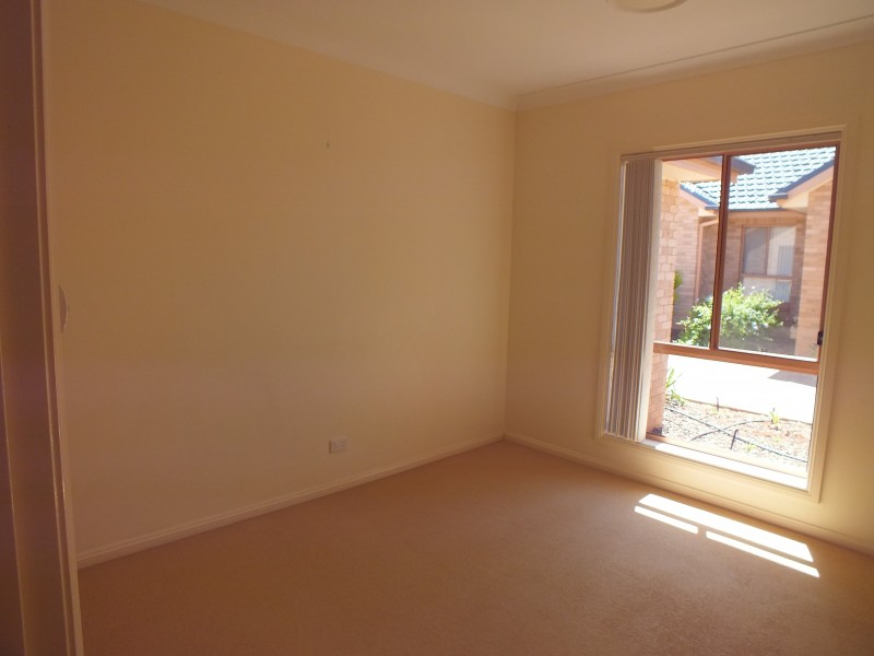 2/8 Mardon Place, Griffith NSW 2680