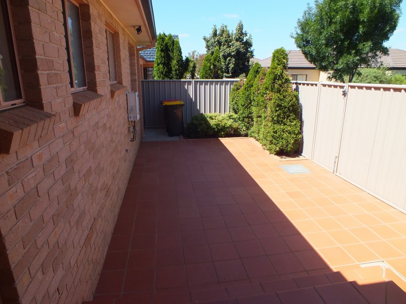 2/8 Mardon Place, Griffith NSW 2680