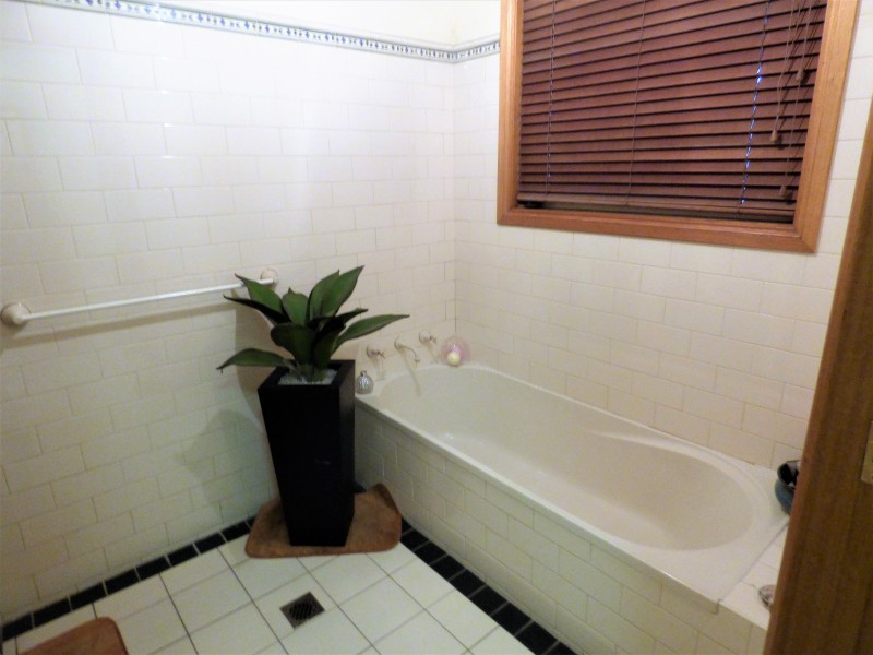 2 Love Place, Griffith NSW 2680