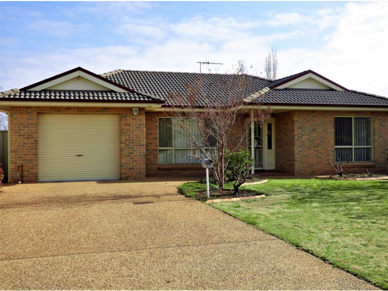 27 Dickson Road, Griffith NSW 2680