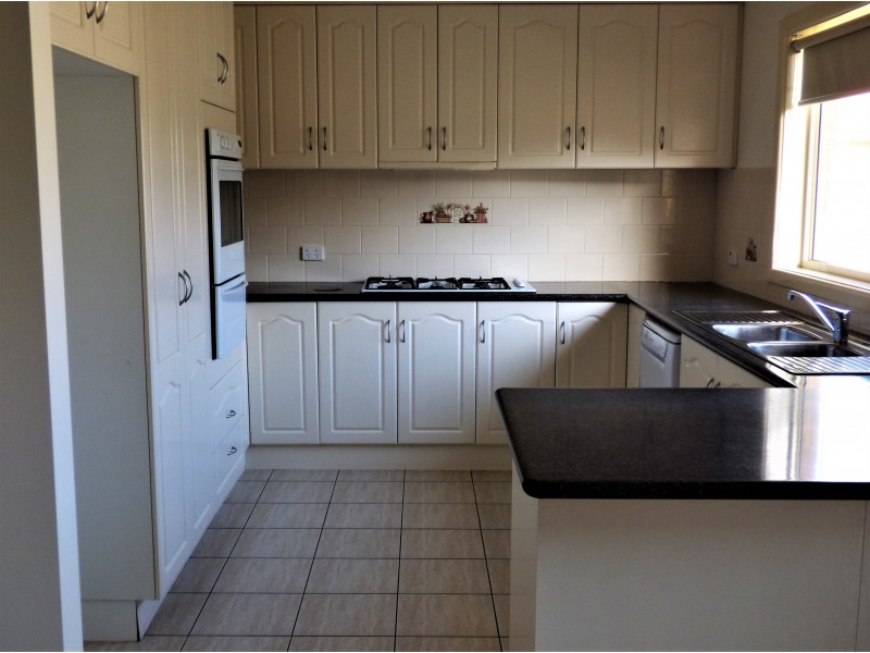 27 Dickson Road, Griffith NSW 2680