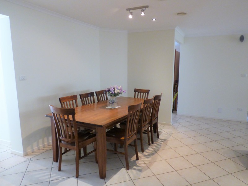 5 Theeuff Place, Griffith NSW 2680