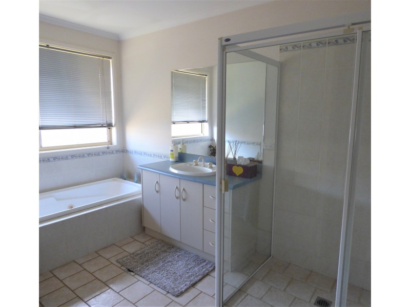 5 Theeuff Place, Griffith NSW 2680