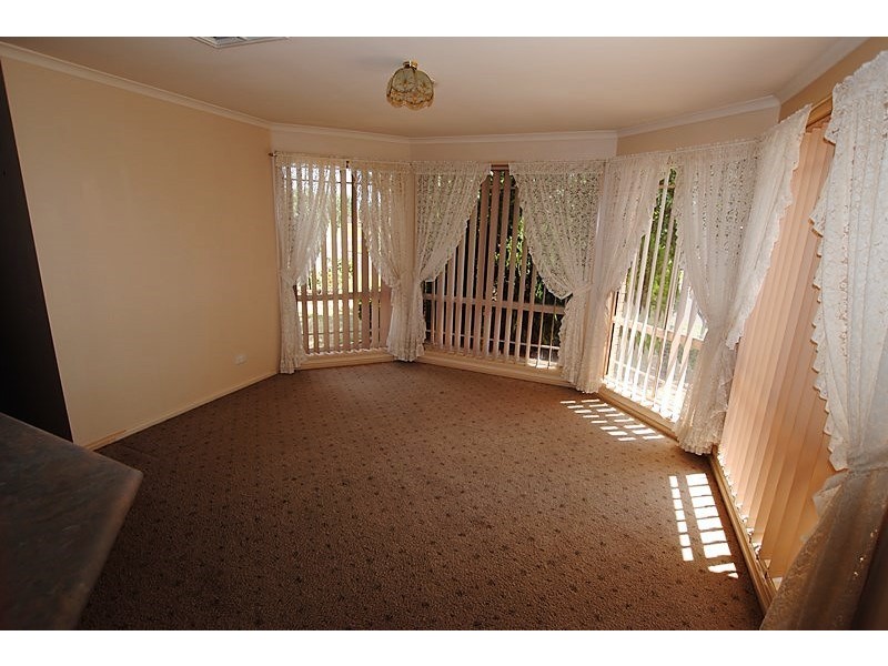 1 Dunvarleigh Crescent, Griffith NSW 2680