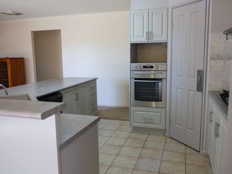1 Dunvarleigh Crescent, Griffith NSW 2680