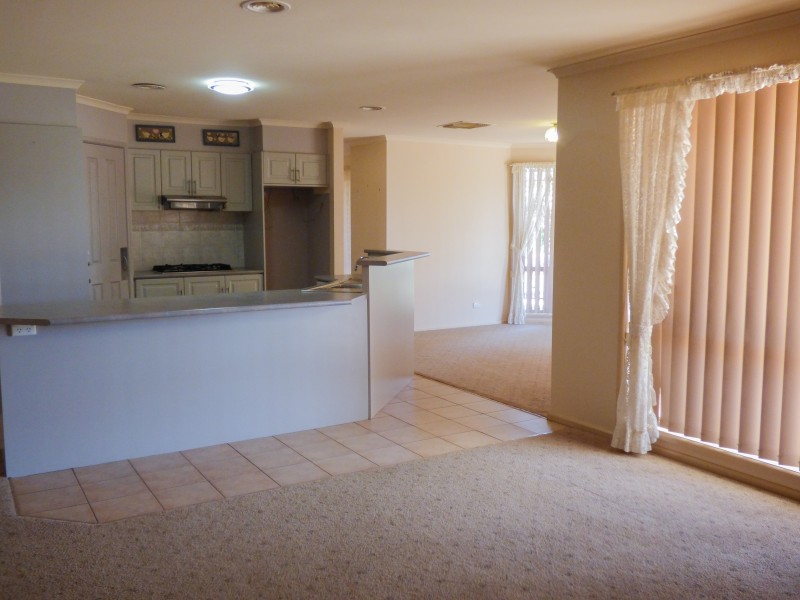 1 Dunvarleigh Crescent, Griffith NSW 2680