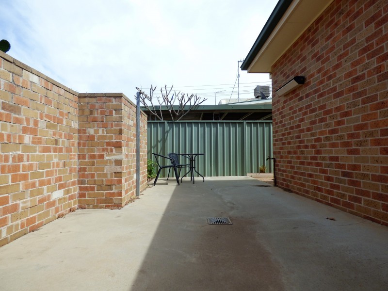 1/38 Binya Street, Griffith NSW 2680