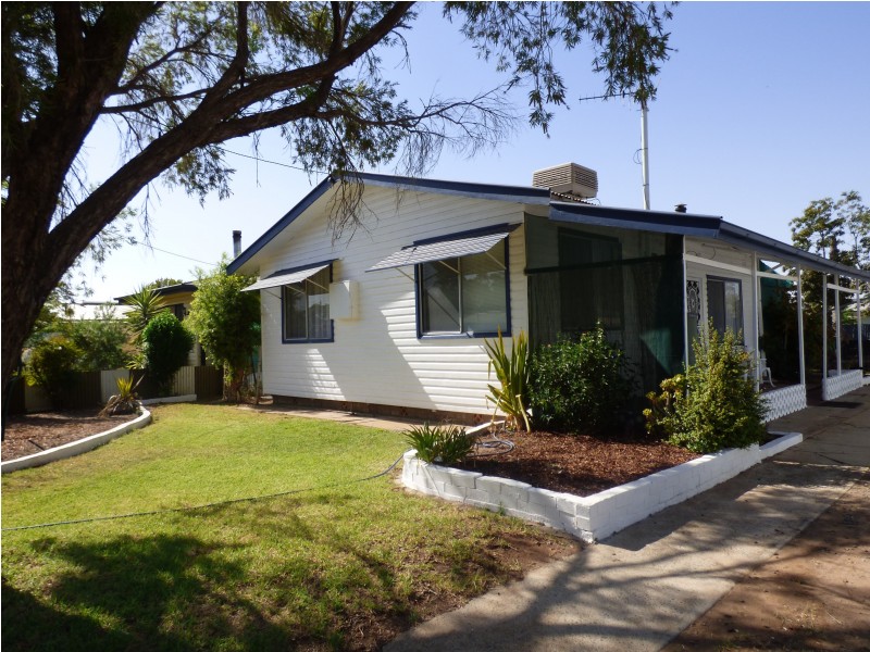 18 Kook Street, Darlington Point NSW 2706