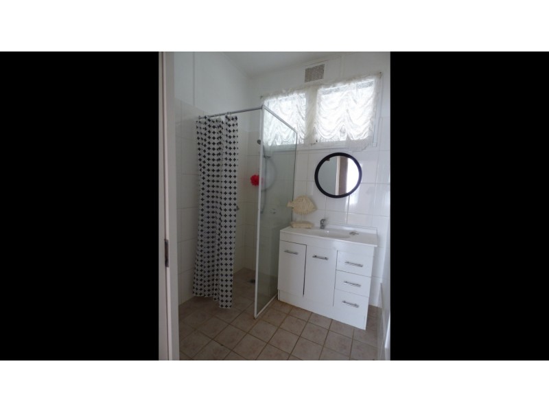 18 Kook Street, Darlington Point NSW 2706