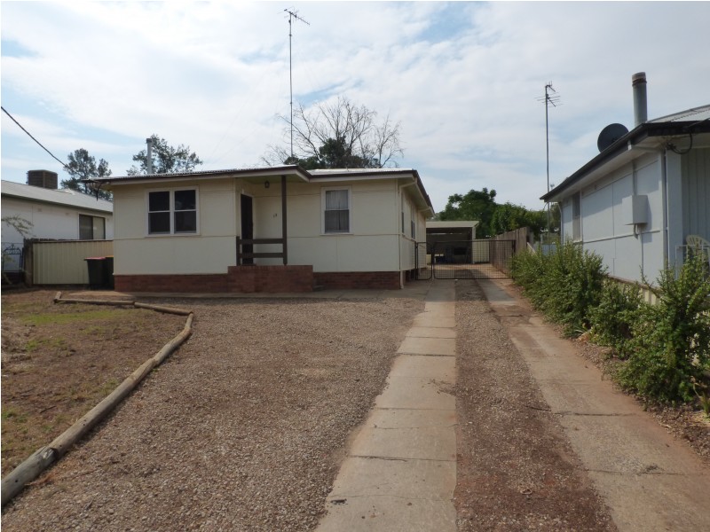 13 Walter Bull Crescent, Griffith NSW 2680