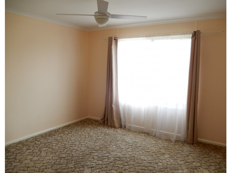 6 Brooks Crescent, Darlington Point NSW 2706