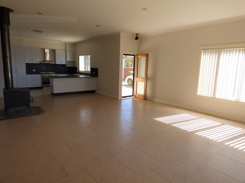 18 Uri Street, Darlington Point NSW 2706