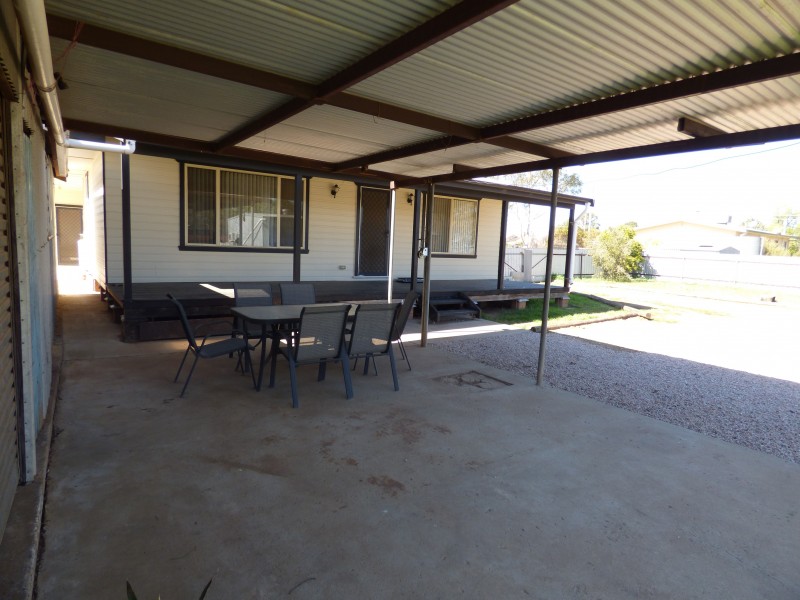 18 Uri Street, Darlington Point NSW 2706