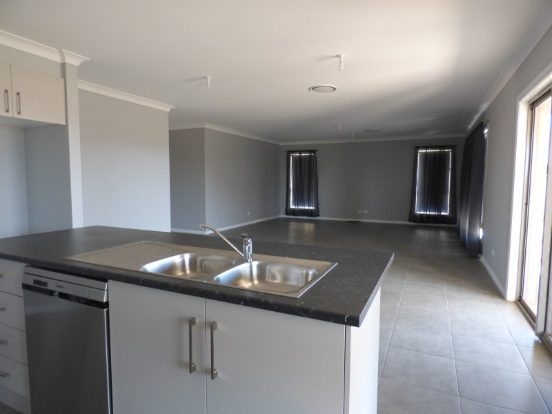 8 Scremin Grove, Griffith NSW 2680