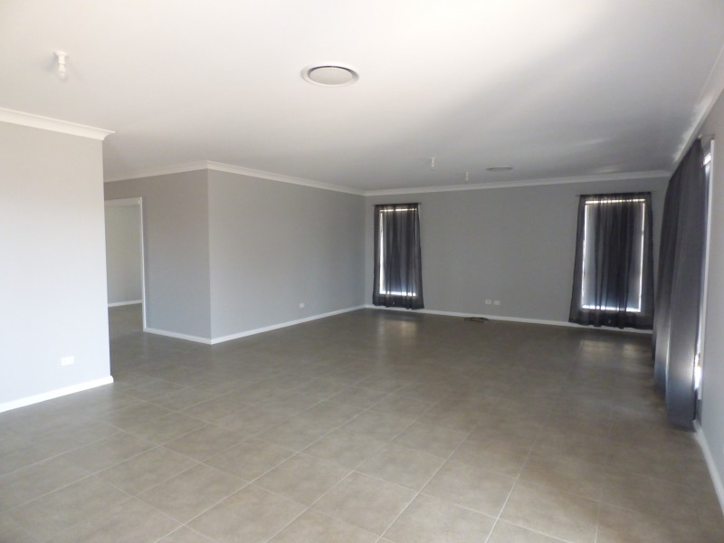 8 Scremin Grove, Griffith NSW 2680