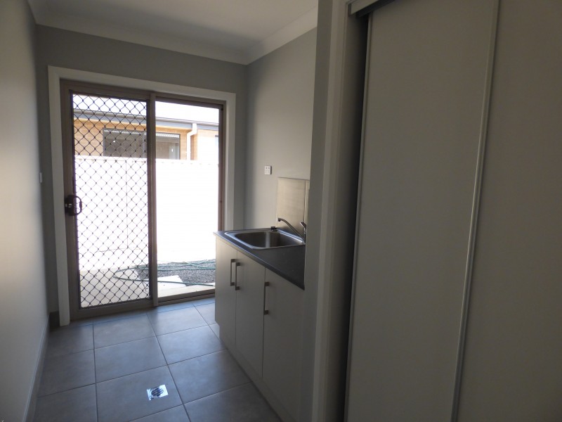8 Scremin Grove, Griffith NSW 2680