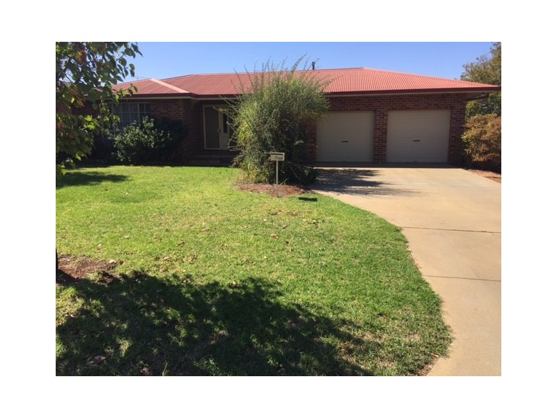 5 Robertson Street, Griffith NSW 2680