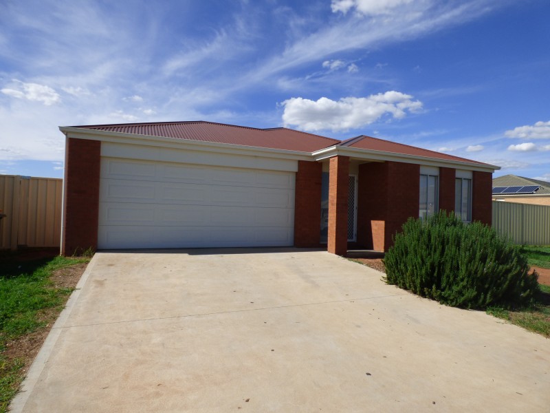 7 Howlong Crescent, Griffith NSW 2680