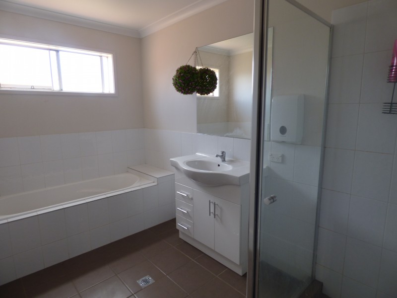 7 Howlong Crescent, Griffith NSW 2680