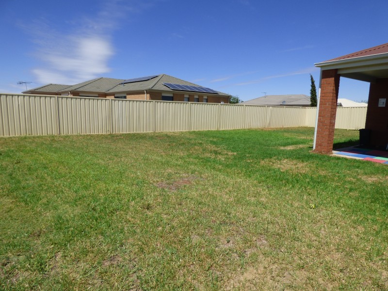 7 Howlong Crescent, Griffith NSW 2680