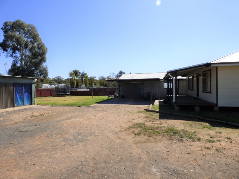 18 Uri Street, Darlington Point NSW 2706