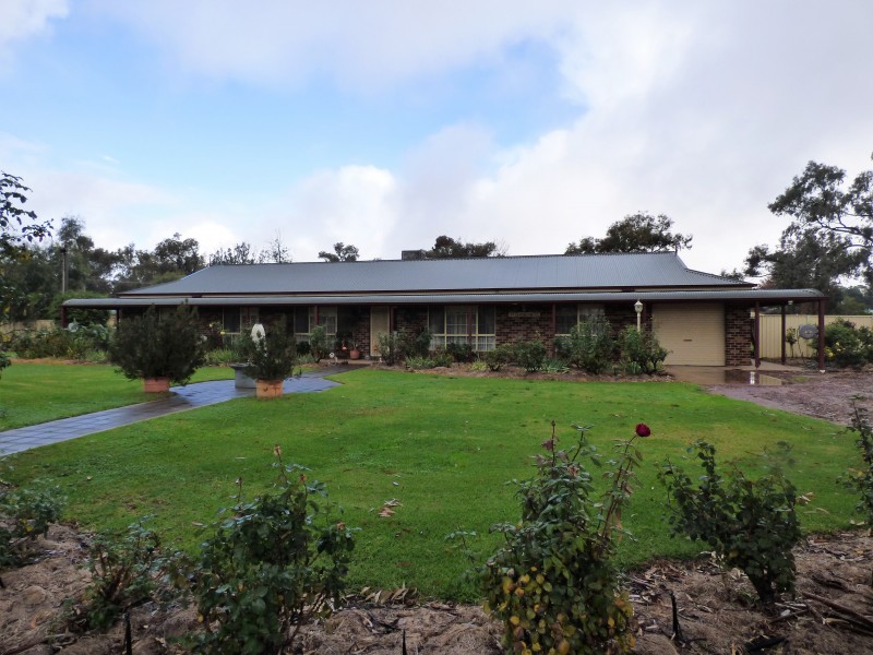 29 Carrington Street, Darlington Point NSW 2706