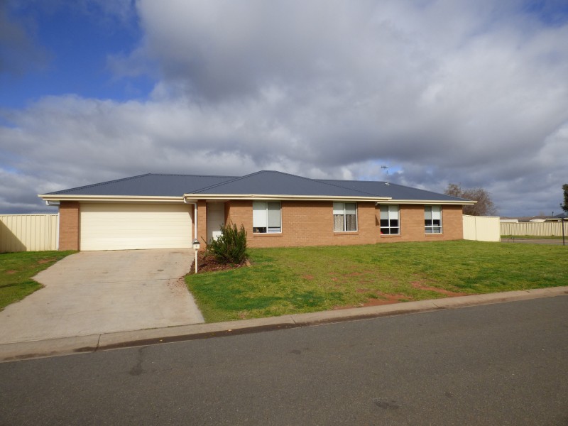 2 Howlong Crescent, Griffith NSW 2680