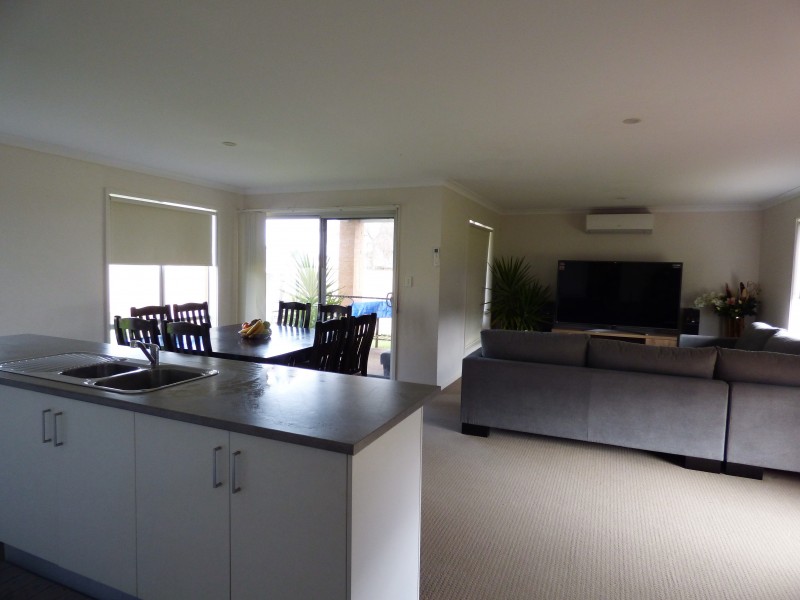 2 Howlong Crescent, Griffith NSW 2680