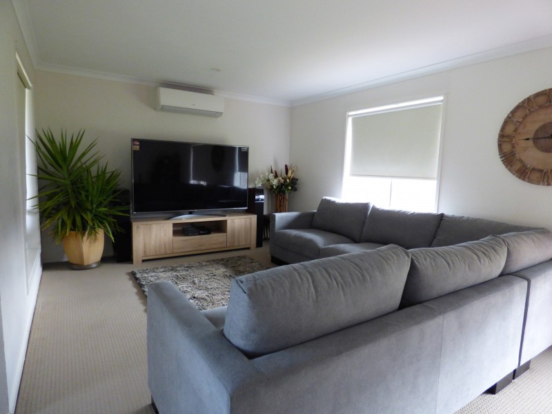 2 Howlong Crescent, Griffith NSW 2680