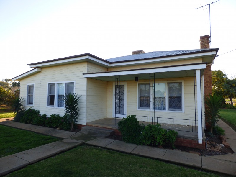 5 Collins Road, Griffith NSW 2680