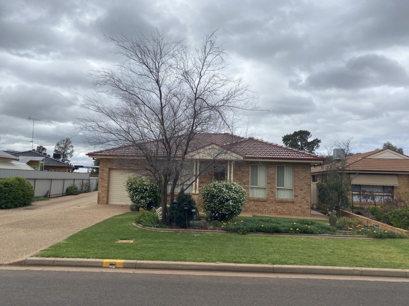 17A Clifton Boulevard, Griffith NSW 2680