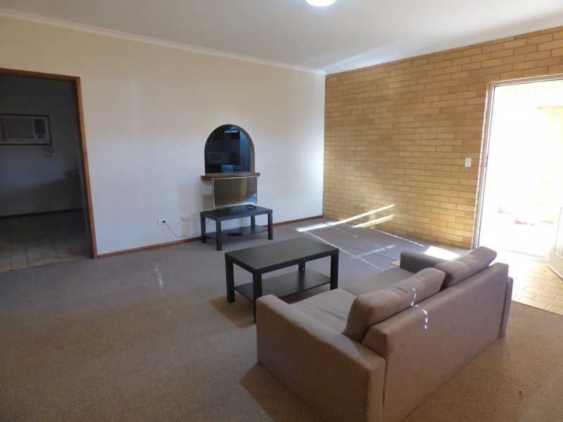 2/110 Benerembah Street, Griffith NSW 2680