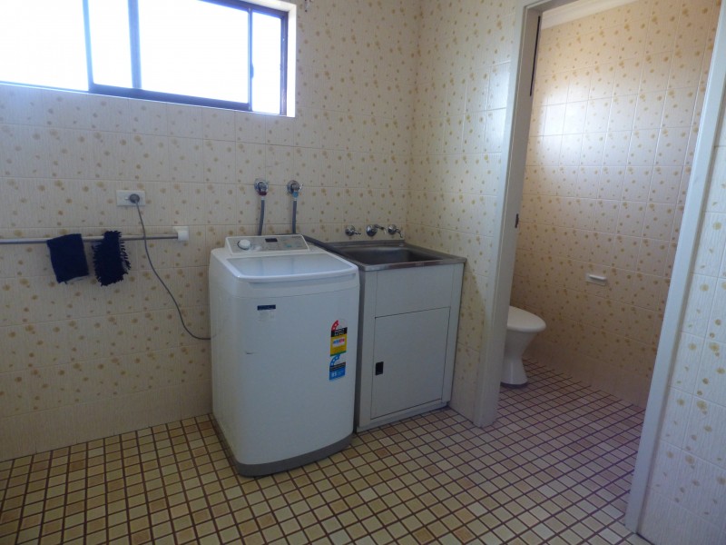 2/110 Benerembah Street, Griffith NSW 2680