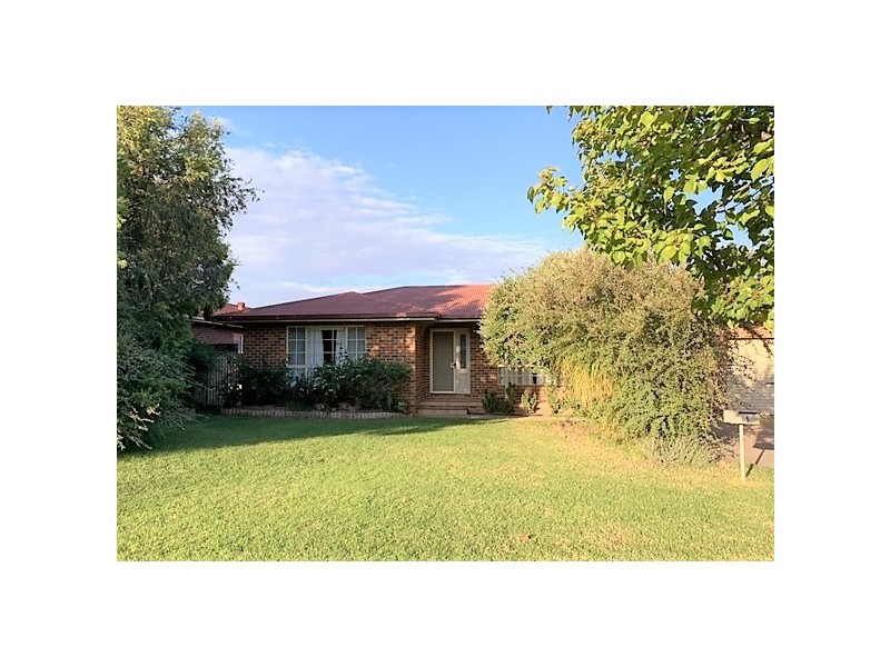 5 Robertson Street, Griffith NSW 2680