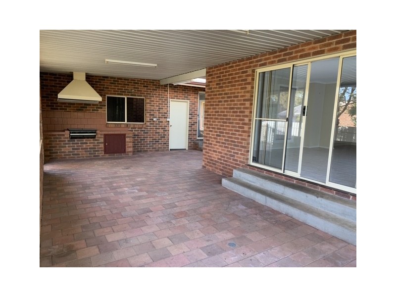 5 Robertson Street, Griffith NSW 2680