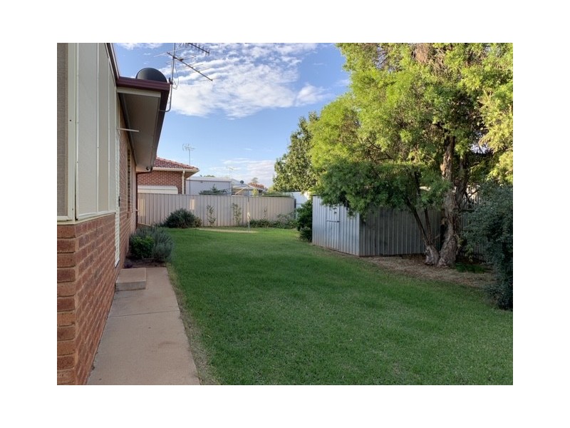 5 Robertson Street, Griffith NSW 2680