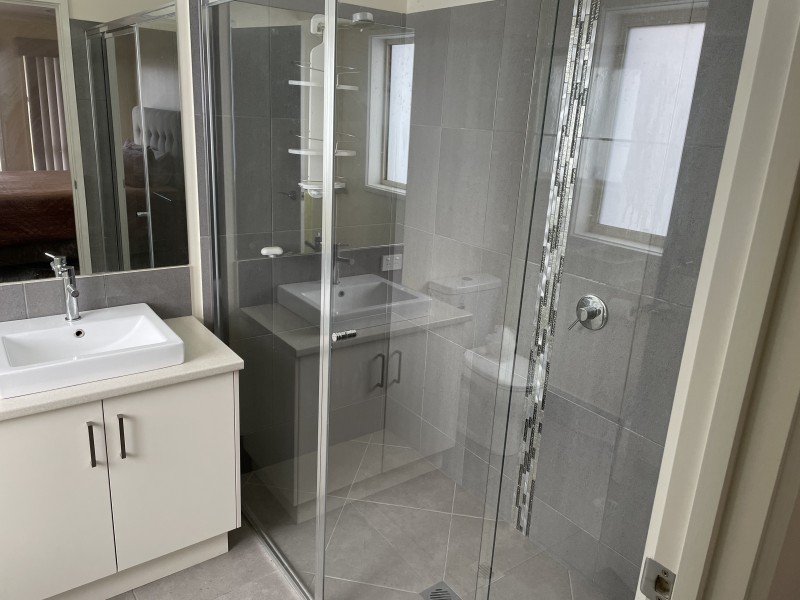 2 Hall Crescent, Yoogali NSW 2680