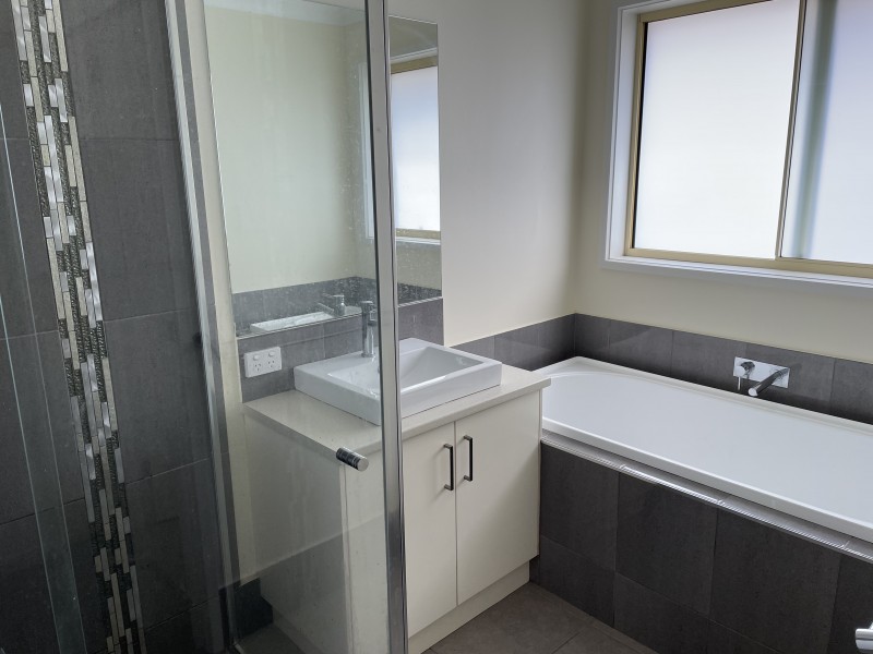 2 Hall Crescent, Yoogali NSW 2680