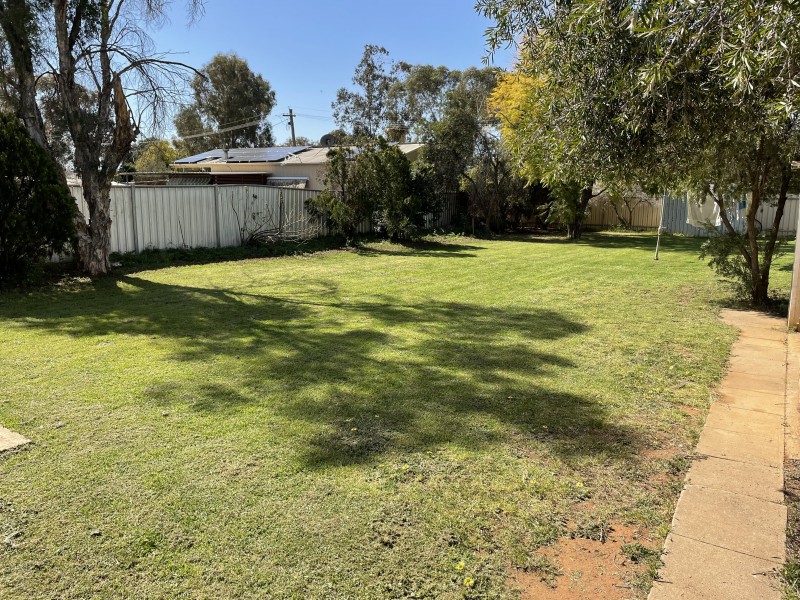 7 South Avenue, Yenda NSW 2681