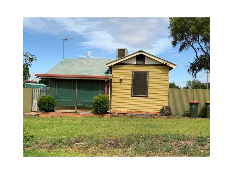 18 Ash Street, Hanwood NSW 2680