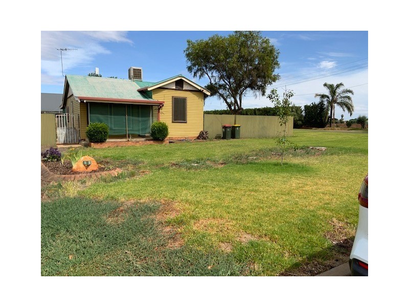 18 Ash Street, Hanwood NSW 2680