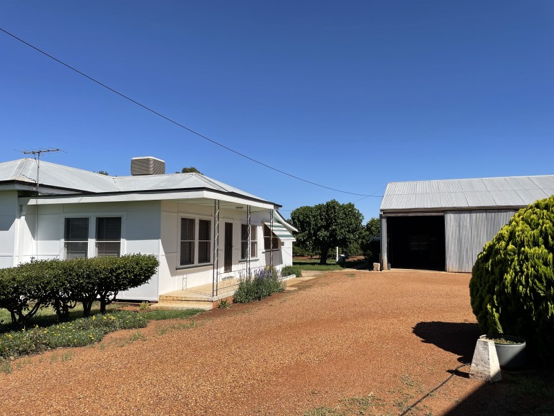 148 Walla Avenue, Griffith NSW 2680
