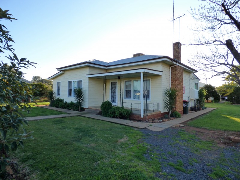148 Walla Avenue, Griffith NSW 2680