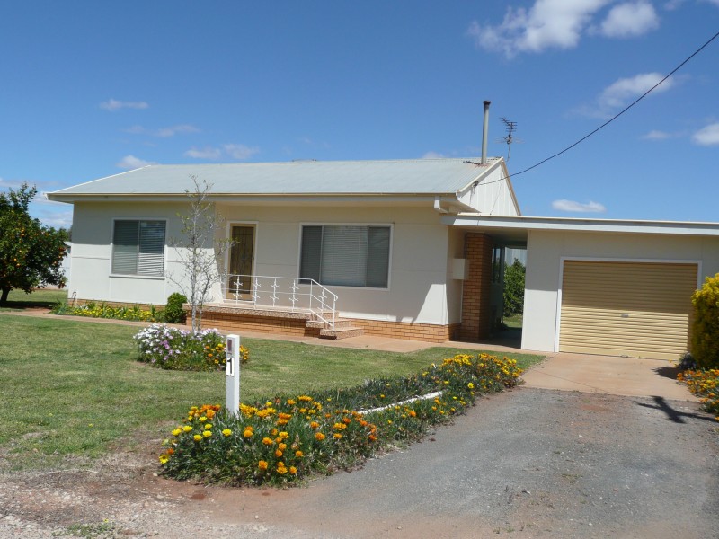 148 Walla Avenue, Griffith NSW 2680