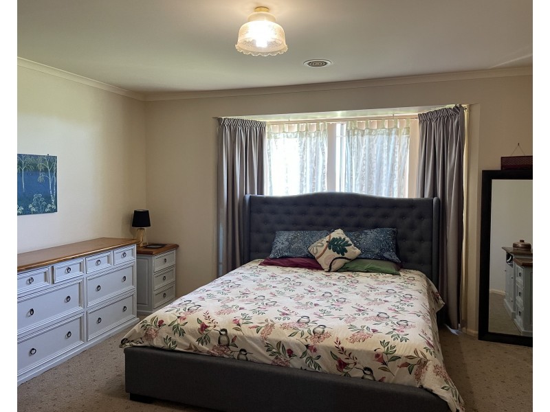 1 Dunvarleigh Crescent, Griffith NSW 2680