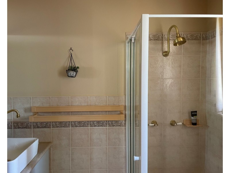 1 Dunvarleigh Crescent, Griffith NSW 2680