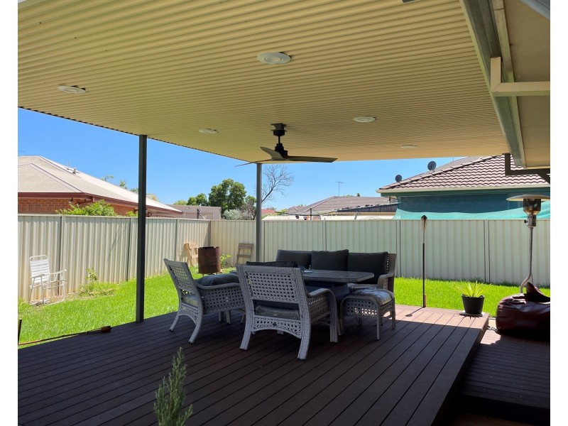 1 Dunvarleigh Crescent, Griffith NSW 2680