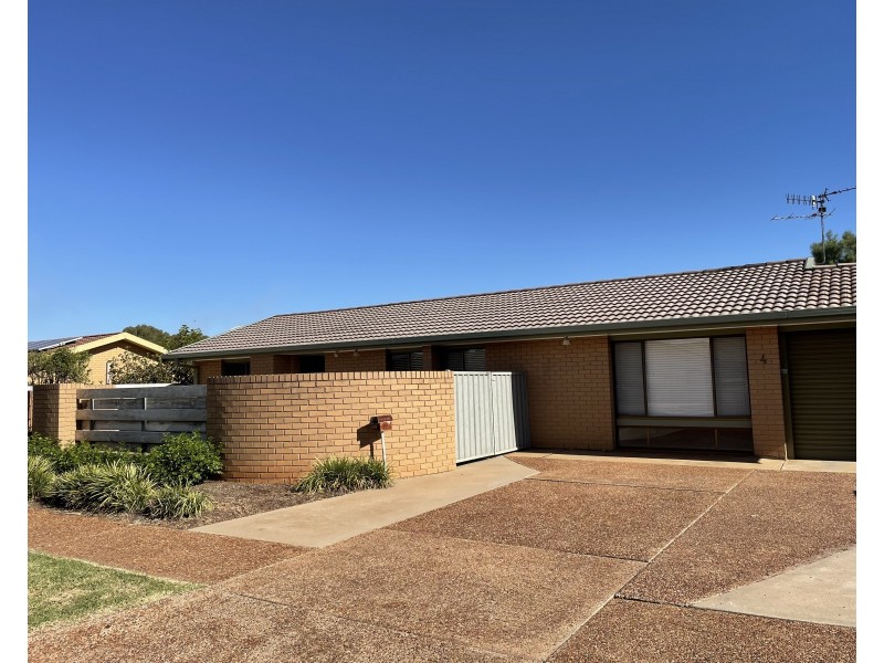 4/16 Sanders Street, Griffith NSW 2680
